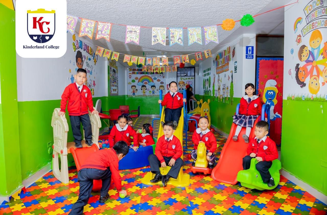 Estudiantes de Kinderland College